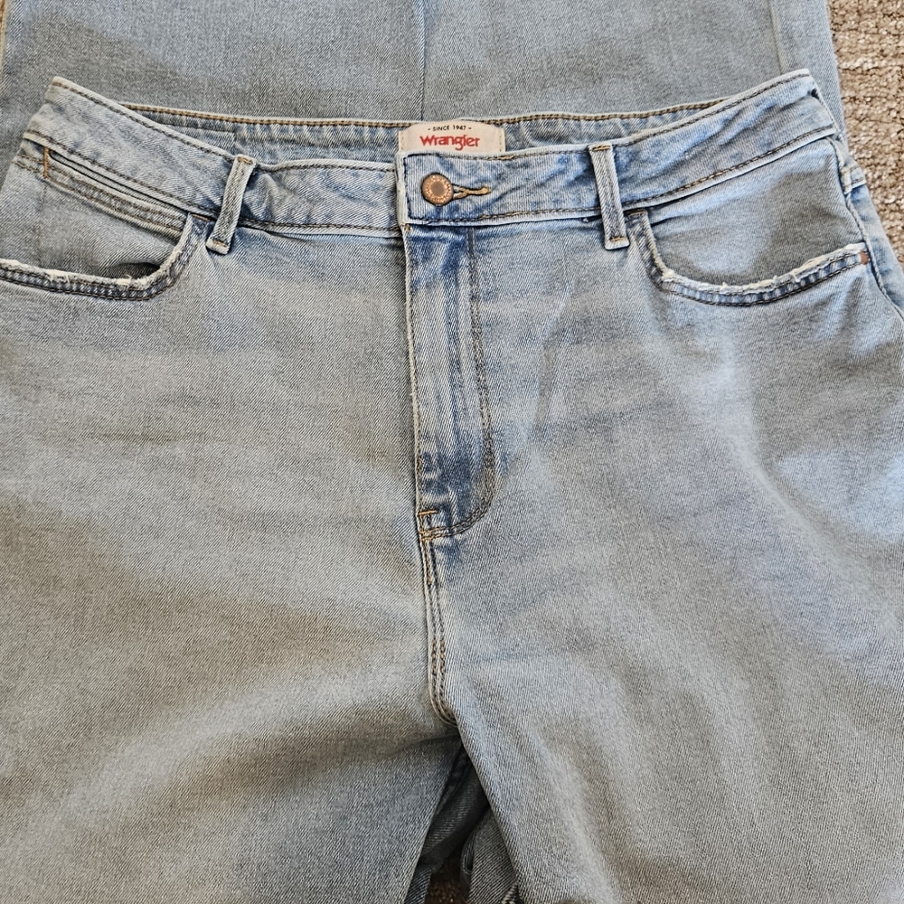 Wrangler Classic Denim Jeans in Light Denim